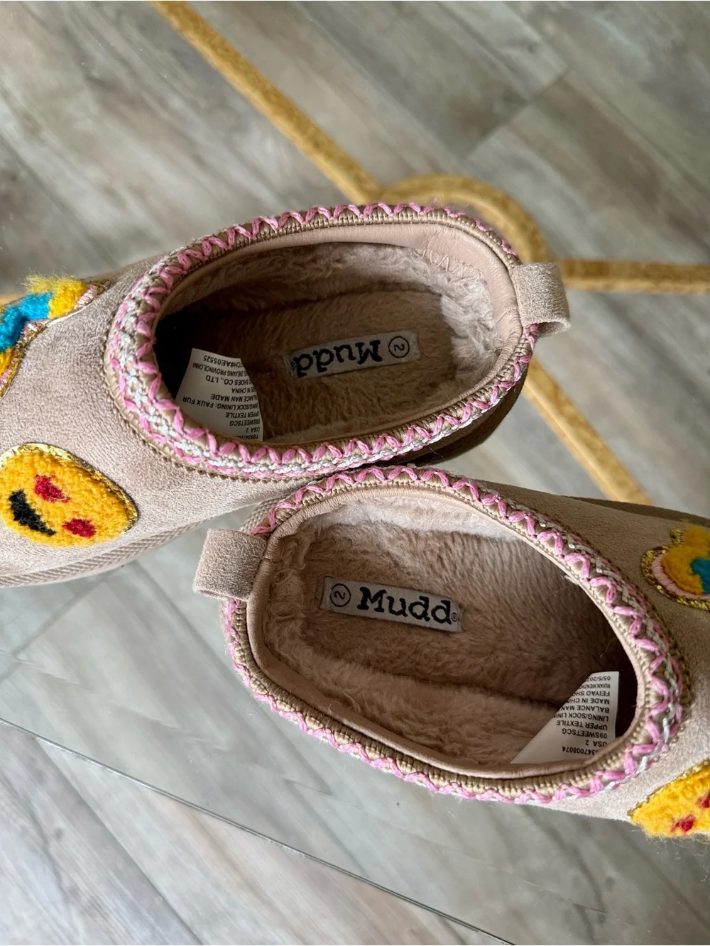 Mudd Girls Sz. 2 Beige Slip-On Shoes with colorful accents